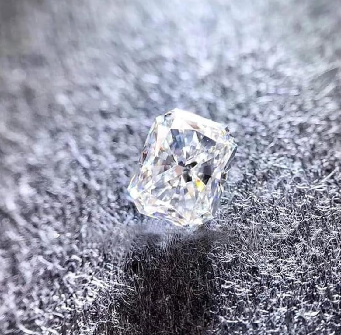 GRA Certified Radiant Cut Moissanite Diamond |5x7 MM 1.00 Carat| D Color VVS1 Clarity